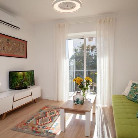 Lovely Beachfront Apartment In Calahonda Sitio de Calahonda Exterior photo