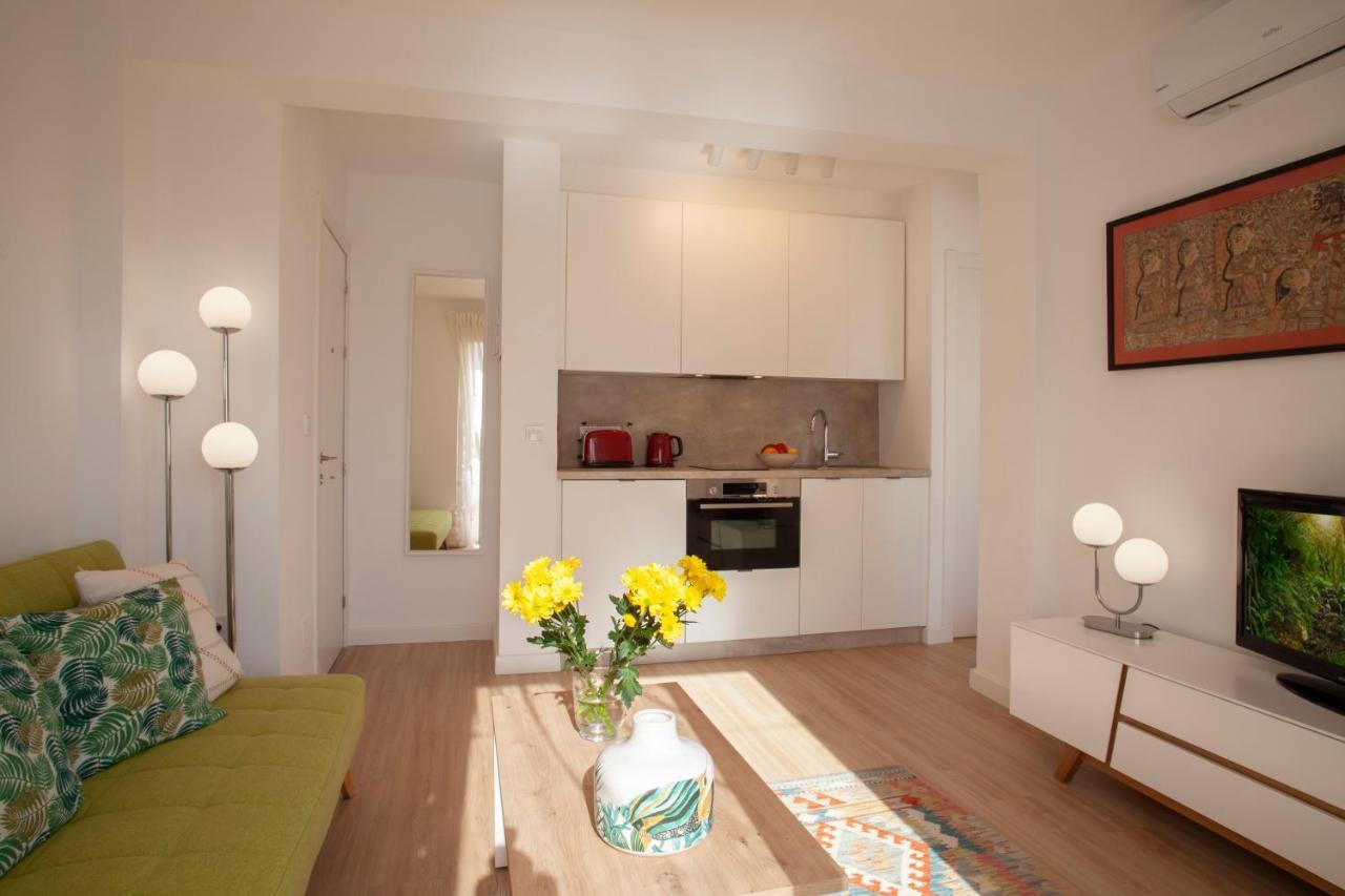 Lovely Beachfront Apartment In Calahonda Sitio de Calahonda Exterior photo